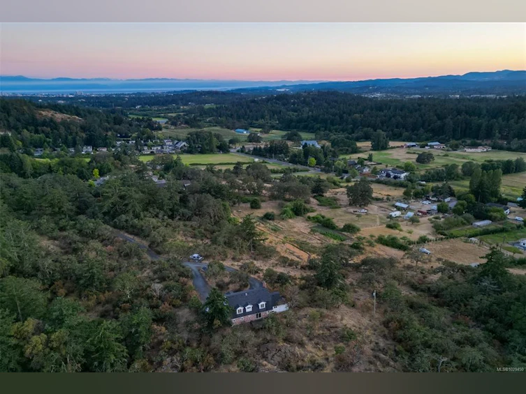 4589 Blenkinsop Road, Saanich, BC, V8X 2C7 - 46