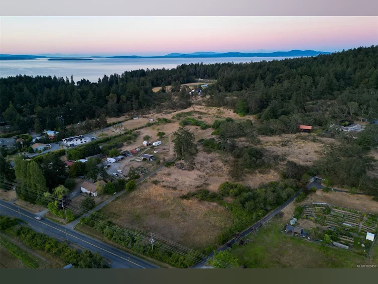 4589 Blenkinsop Road, Saanich, BC, V8X 2C7 - 42