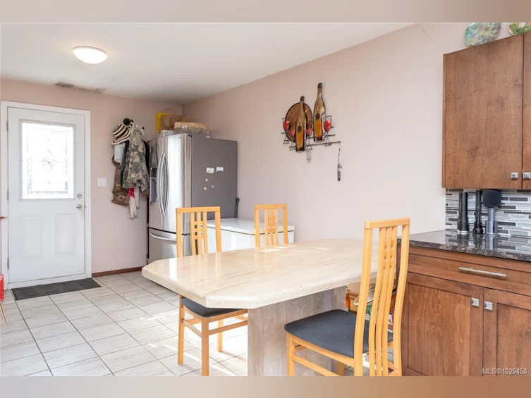 4589 Blenkinsop Road, Saanich, BC, V8X 2C7 - 13
