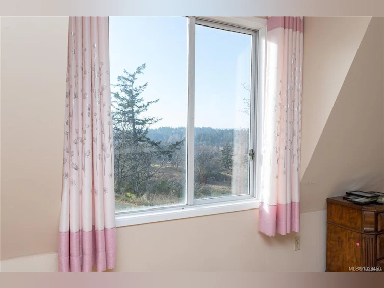 4589 Blenkinsop Road, Saanich, BC, V8X 2C7 - 17