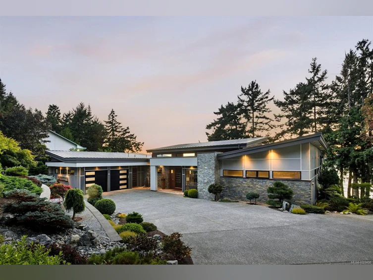 568 Lands End Road, North Saanich, BC, V8L 5K9