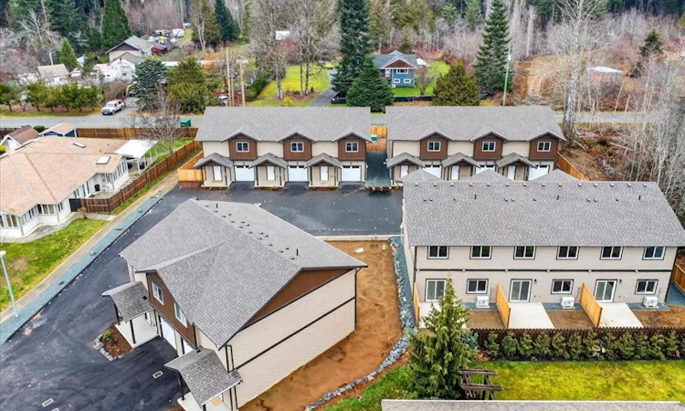 105-5535 E Woodland Crescent