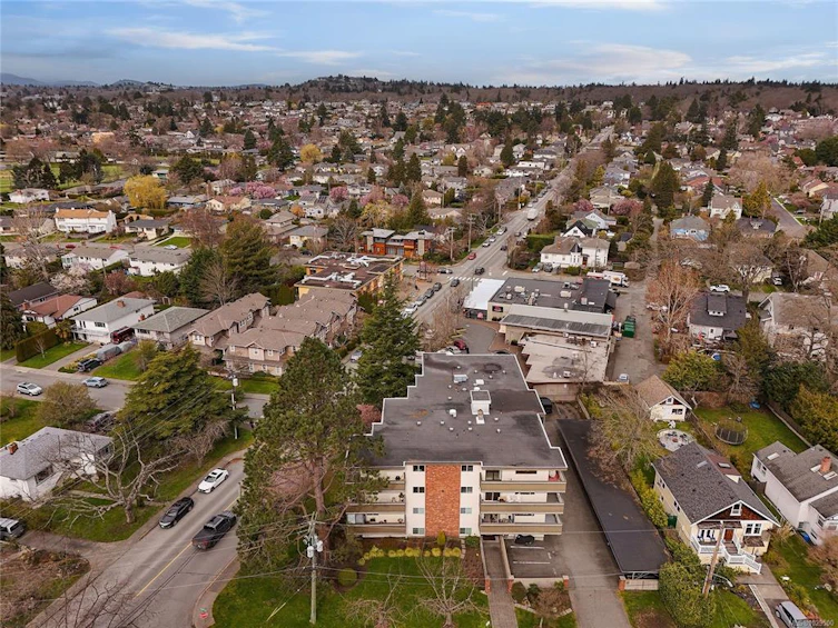 401-2535 Cadboro Bay Road, Oak Bay, BC, V8R 5J1 - 35