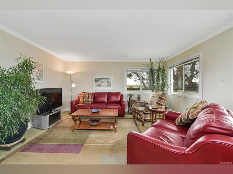 401-2535 Cadboro Bay Road, Oak Bay, BC, V8R 5J1 - 2