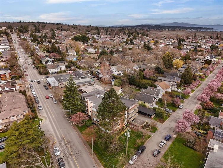 401-2535 Cadboro Bay Road, Oak Bay, BC, V8R 5J1 - 36