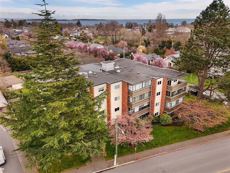 401 - 2535 Cadboro Bay Road, Oak Bay BC V8R 5J1