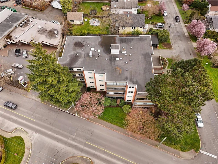 401-2535 Cadboro Bay Road, Oak Bay, BC, V8R 5J1 - 38