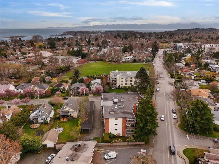 401-2535 Cadboro Bay Road, Oak Bay, BC, V8R 5J1 - 31