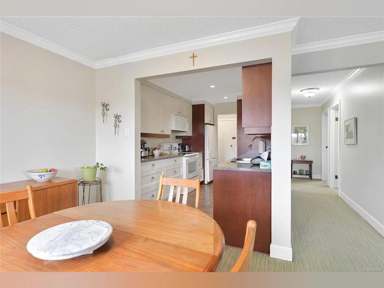 401-2535 Cadboro Bay Road, Oak Bay, BC, V8R 5J1 - 9