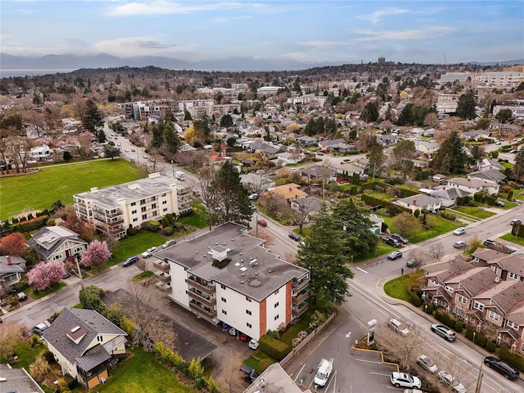 401-2535 Cadboro Bay Road, Oak Bay, BC, V8R 5J1 - 32