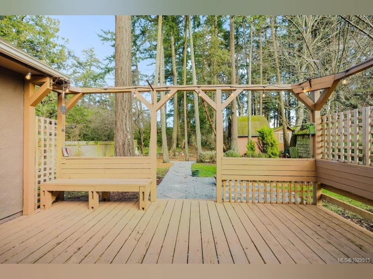 4815 Cordova Bay Road, Saanich, BC, V8Y 2J8 - 41