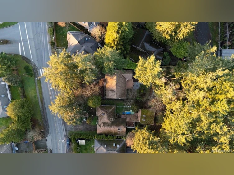 4815 Cordova Bay Road, Saanich, BC, V8Y 2J8 - 5