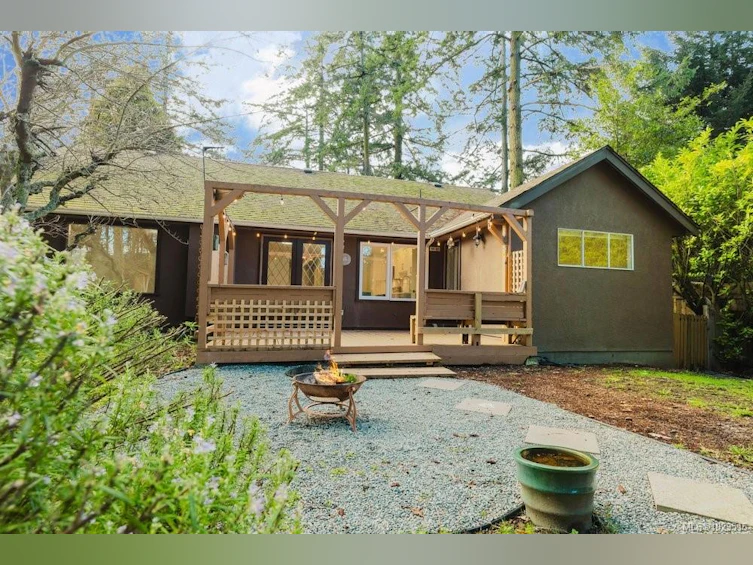 4815 Cordova Bay Road, Saanich, BC, V8Y 2J8 - 39