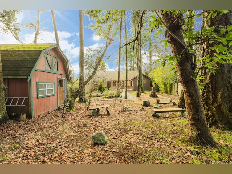 4815 Cordova Bay Road, Saanich, BC, V8Y 2J8 - 43