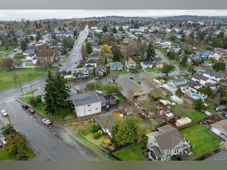 3330 Harriet Road, Saanich, BC, V8Z 3S4 - 7