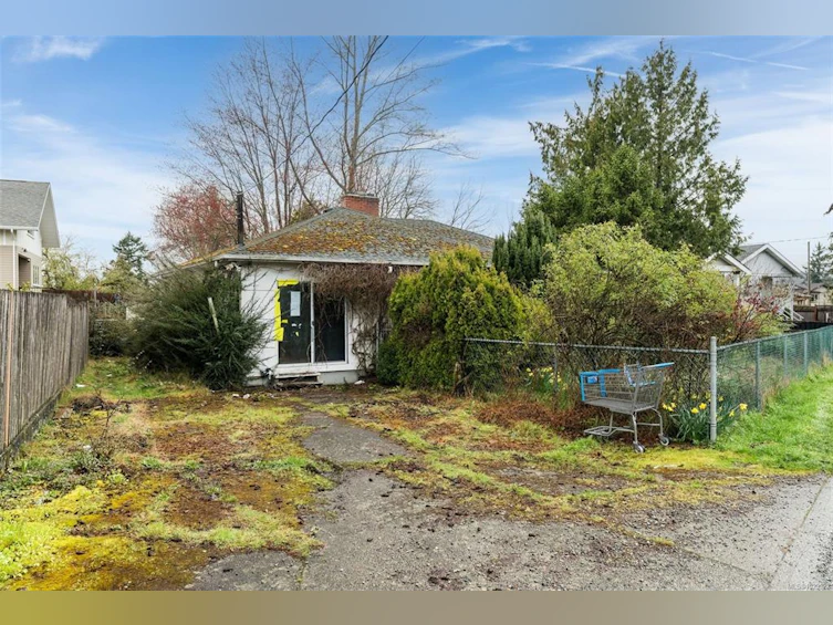 3330 Harriet Road, Saanich, BC, V8Z 3S4 - 3