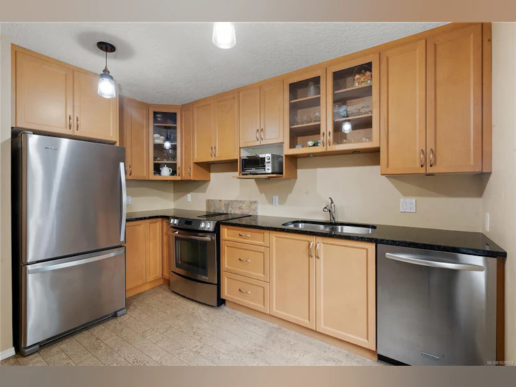 206-9919 Fourth Street, Sidney, BC, V8L 2Z6 - 12
