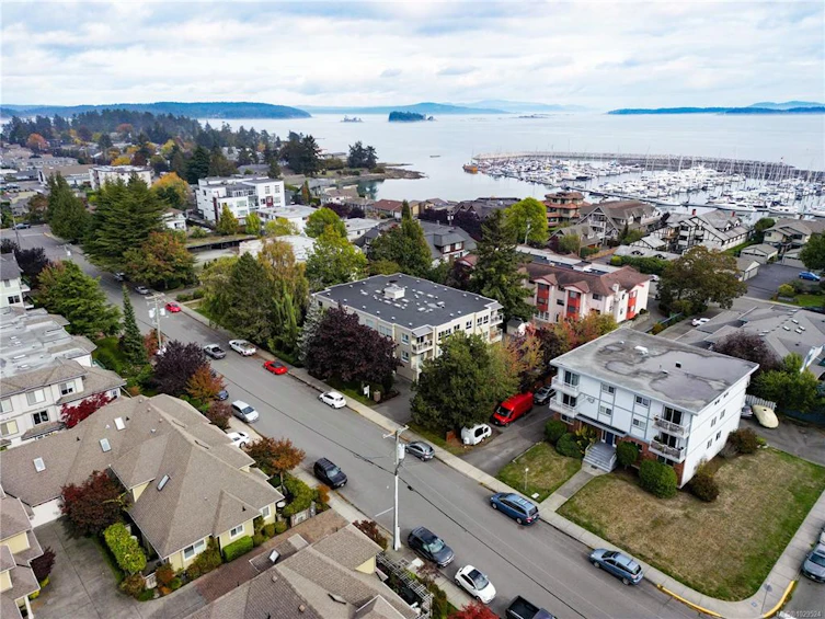 206-9919 Fourth Street, Sidney, BC, V8L 2Z6 - 29