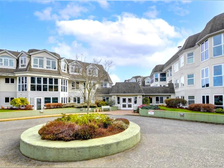 201-1521 Church Avenue, Saanich, BC, V8P 5T7 - 34