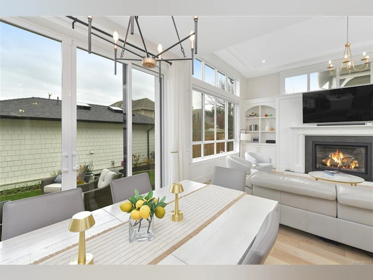 25 Howe Street, Victoria, BC, V8V 4K2 - 25