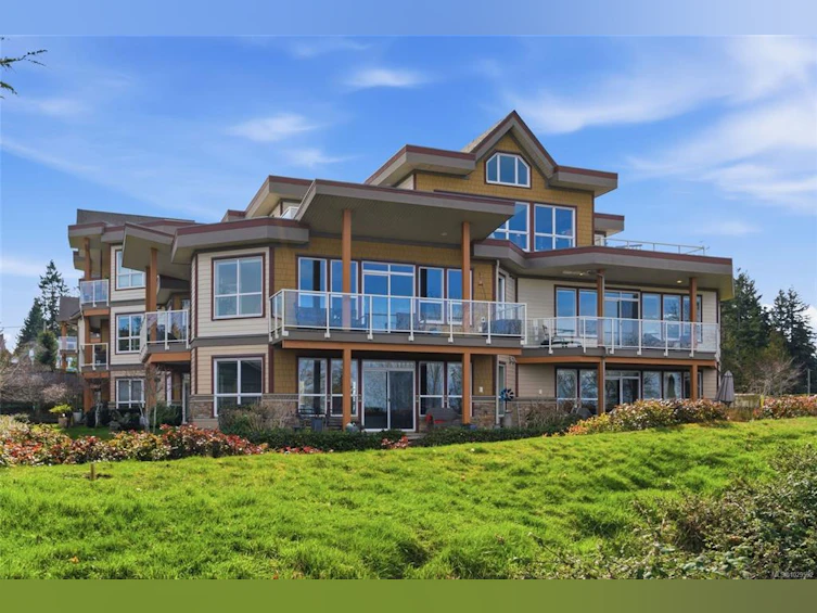 303-439 College Road, Qualicum Beach, BC, V9K 0B2