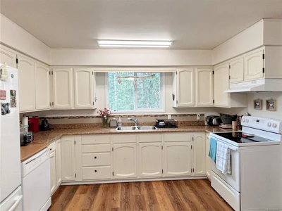 529 Cedar Crescent - 2