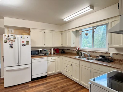 529 Cedar Crescent - 4