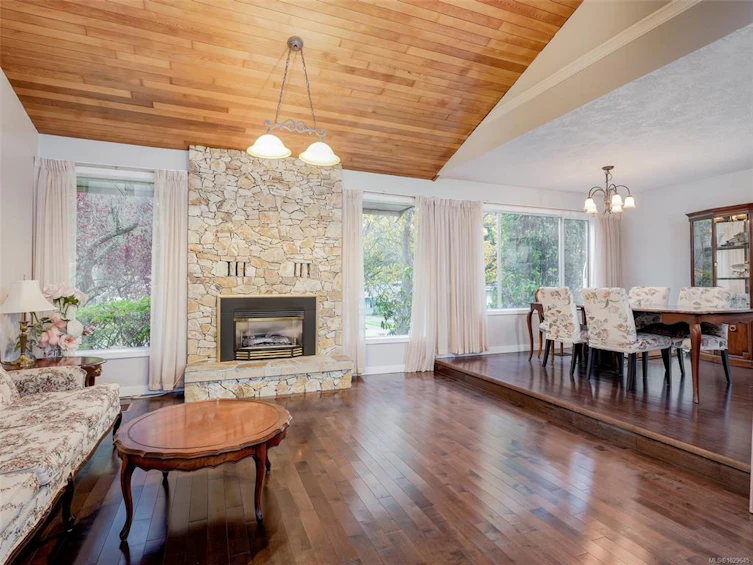 1010 Scottswood Lane, Saanich, BC, V8Y 2Y2 - 2