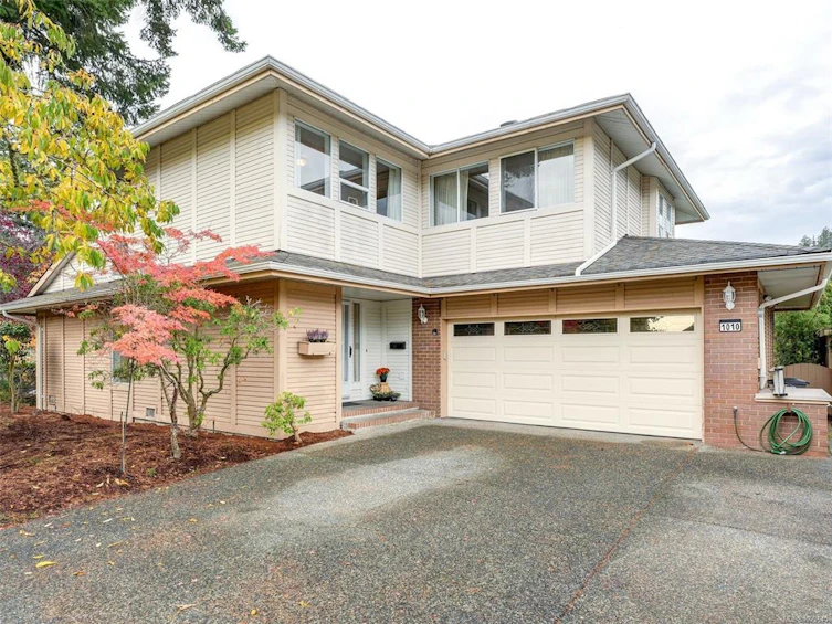 1010 Scottswood Lane, Saanich, BC, V8Y 2Y2