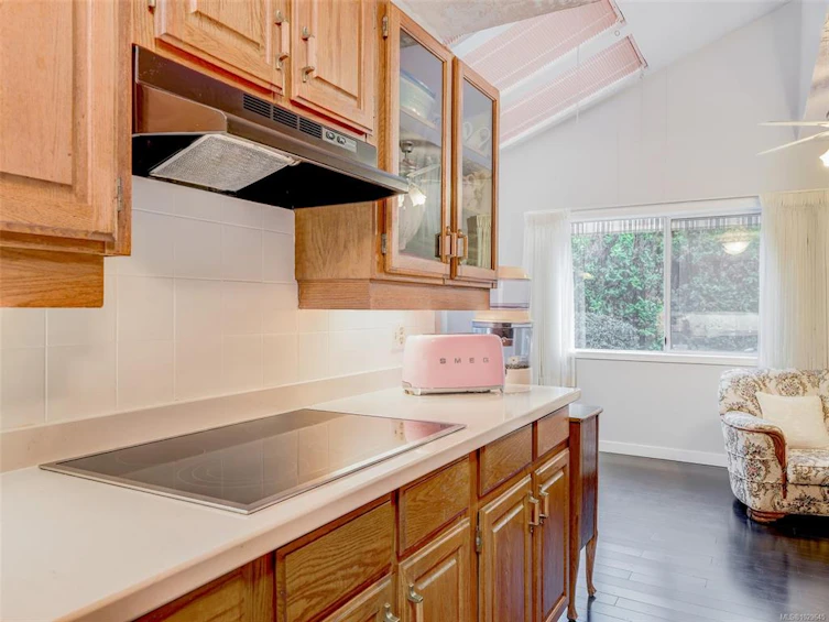 1010 Scottswood Lane, Saanich, BC, V8Y 2Y2 - 7