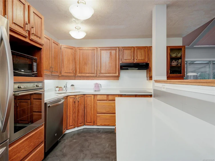 1010 Scottswood Lane, Saanich, BC, V8Y 2Y2 - 8