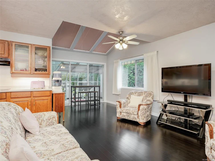 1010 Scottswood Lane, Saanich, BC, V8Y 2Y2 - 10