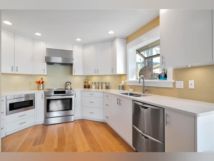 9-111 Fulford Ganges Road, Salt Spring Island, BC, V8K 2T9 - 9