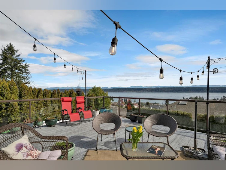 241 S Alder Street, Campbell River, BC, V9W 2M9 - 2