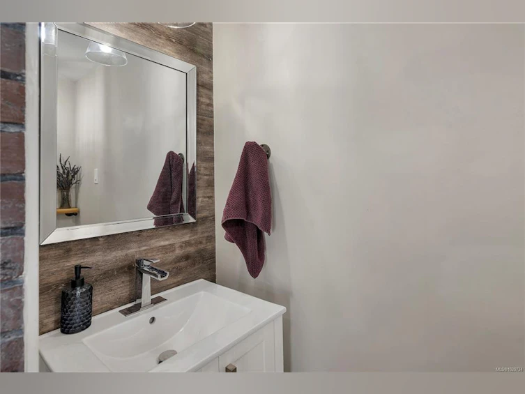 241 S Alder Street, Campbell River, BC, V9W 2M9 - 30