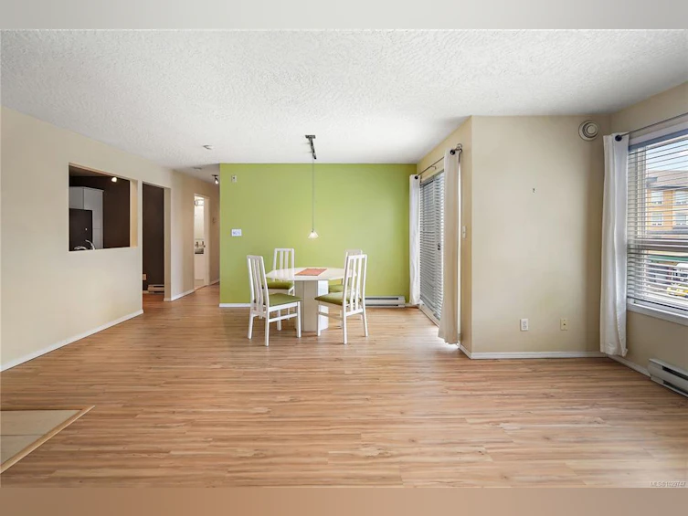 305-9861 Fifth Street, Sidney, BC, V8L 2X5 - 4