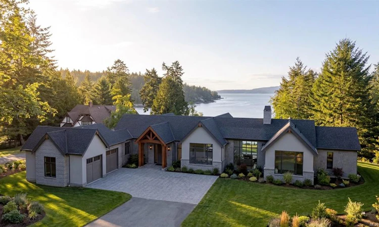 2839 Oceanside Lane
