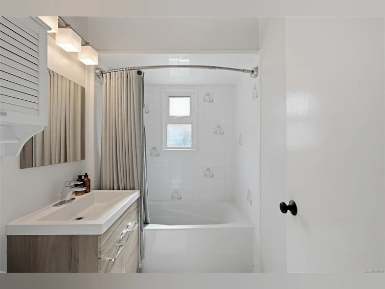 3855 Seaton Street, Saanich, BC, V8Z 3W7 - 36