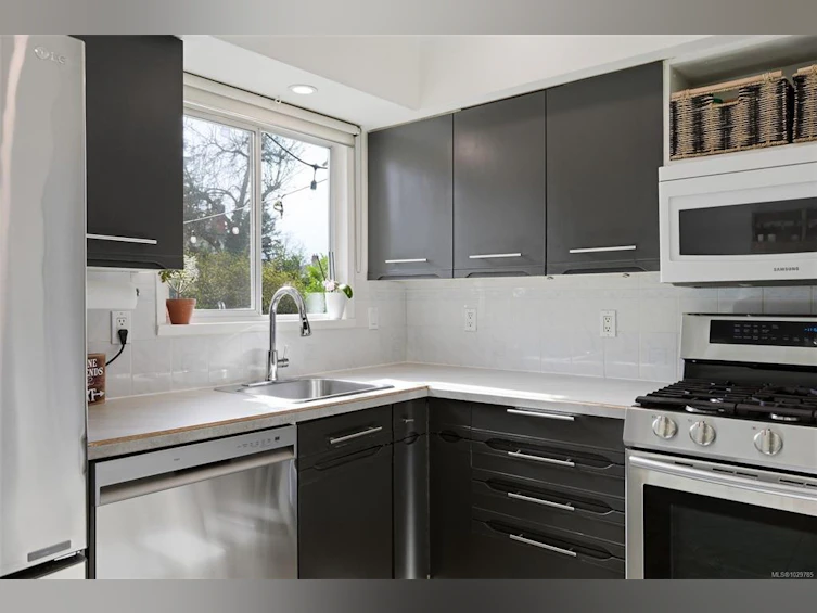 3855 Seaton Street, Saanich, BC, V8Z 3W7 - 20