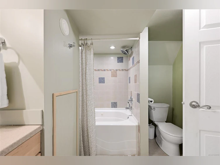3855 Seaton Street, Saanich, BC, V8Z 3W7 - 54