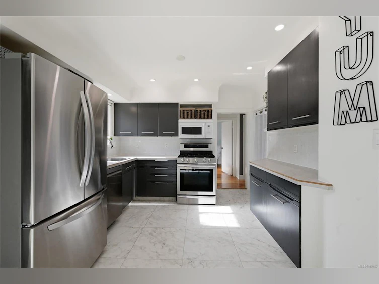 3855 Seaton Street, Saanich, BC, V8Z 3W7 - 3