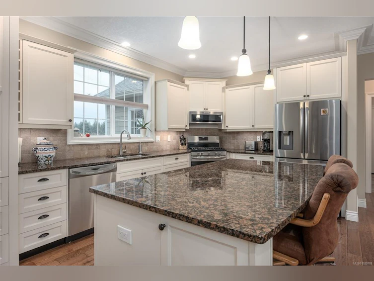 3936 Creekside Drive, Bowser/Deep Bay, BC, V0R 1G0 - 4