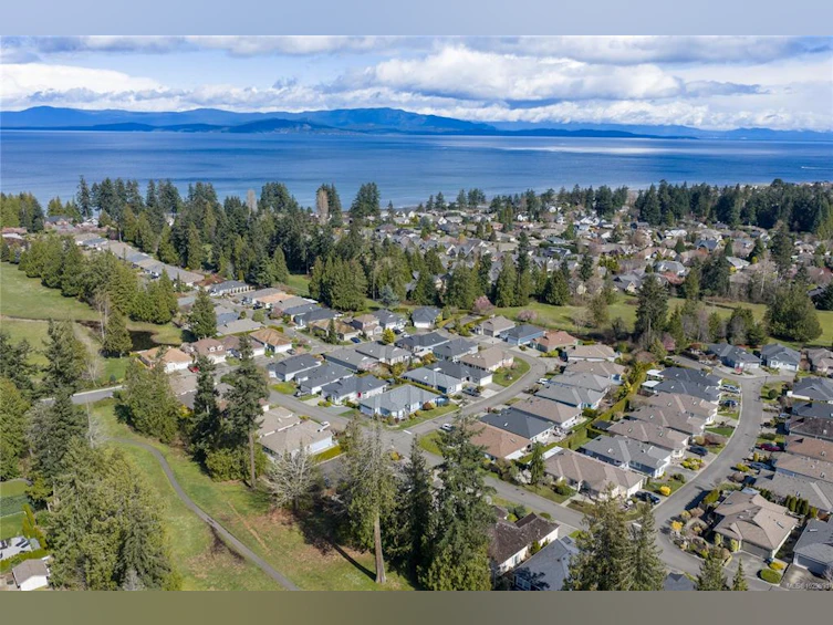 626 Windward Way, Qualicum Beach, BC, V9K 2K4 - 41
