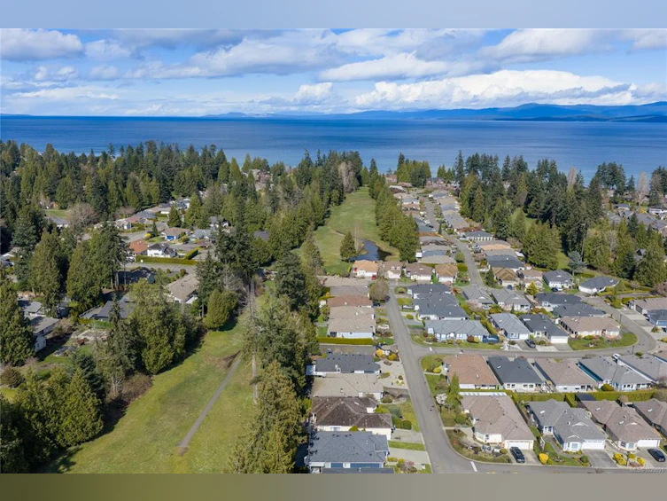 626 Windward Way, Qualicum Beach, BC, V9K 2K4 - 14