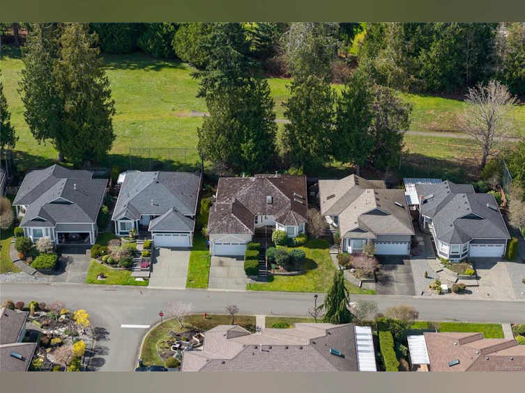 626 Windward Way, Qualicum Beach, BC, V9K 2K4 - 39