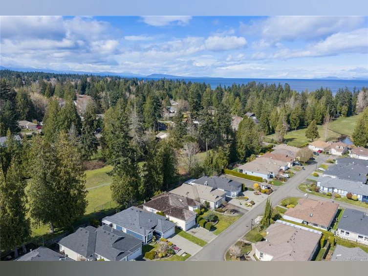 626 Windward Way, Qualicum Beach, BC, V9K 2K4 - 38