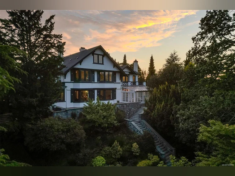 1630 York Place, Oak Bay, BC, V8R 5X2