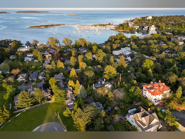 1630 York Place, Oak Bay, BC, V8R 5X2 - 17