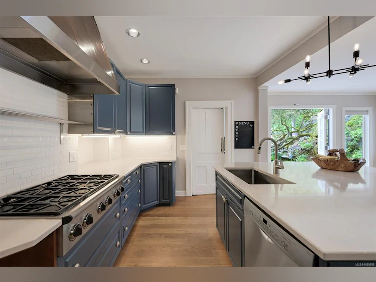 1630 York Place, Oak Bay, BC, V8R 5X2 - 34