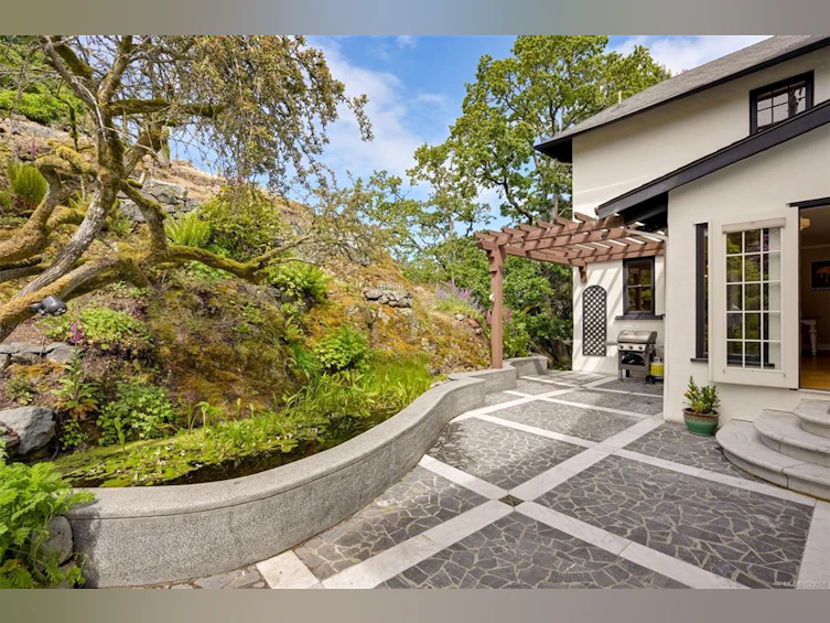 1630 York Place, Oak Bay, BC, V8R 5X2 - 40